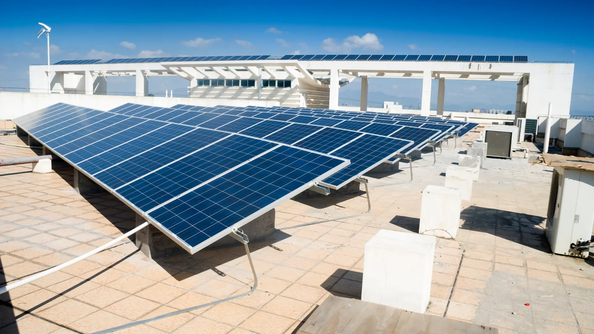 Paneles solares para conjuntos residenciales Colombia